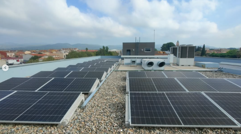 Projectes d’instal·lació de plaques fotovoltaiques en edificis de titularitat pública, finançades per la Unió Europea (Next Generation EU)